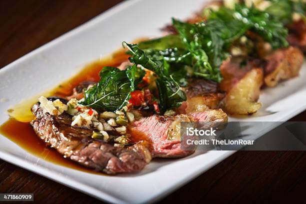 Gegrilltem New Yorker Steak Mit Thaiwürziger Sauce Stockfoto und mehr Bilder von Blutig