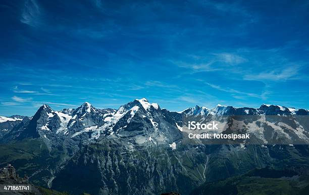 Paesaggio Di Montagna - Fotografie stock e altre immagini di Alpi - Alpi, Alpi Bernesi, Ambientazione esterna