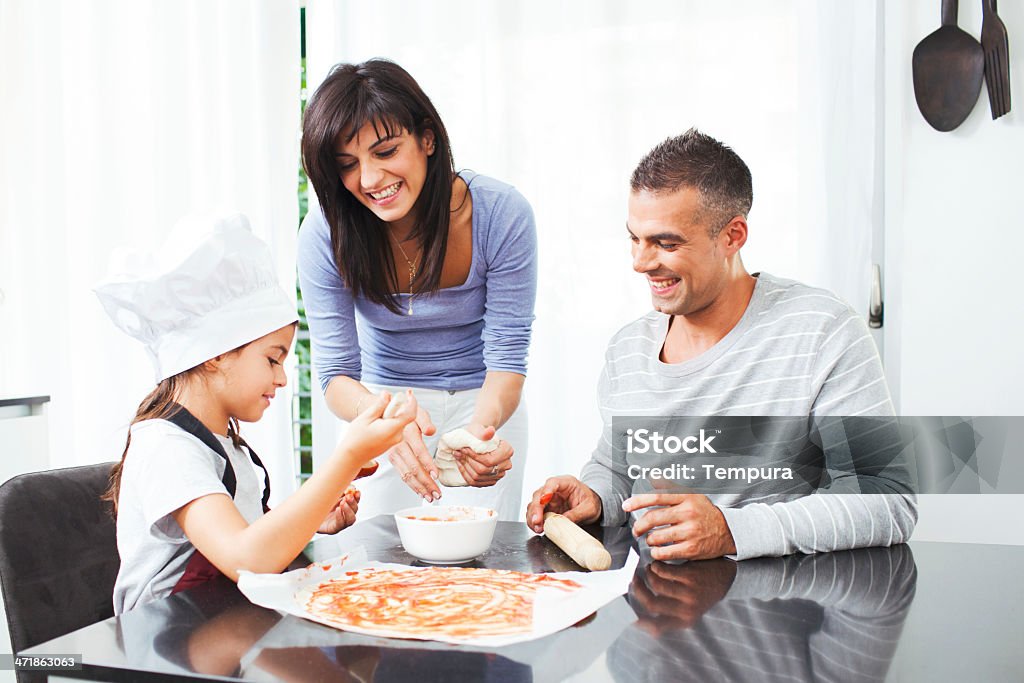 Família cozinhar e comer juntos Italina alimentos. - Royalty-free 20-24 Anos Foto de stock