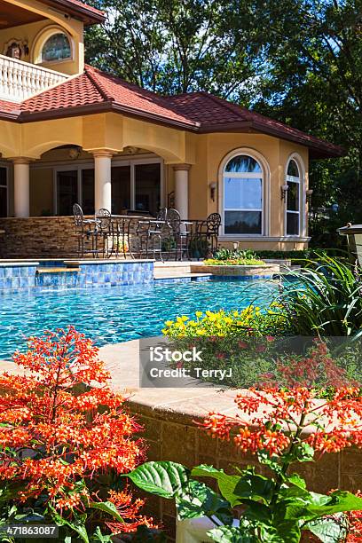 Foto de Piscina e mais fotos de stock de Piscina - Piscina, Casa, Edifício residencial