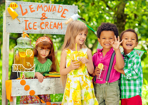 bancarella della limonata e bambini - lemonade stand lemonade waiting in line child foto e immagini stock