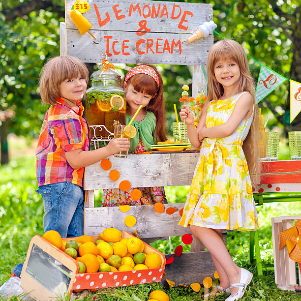 bancarella della limonata e bambini - lemonade stand lemonade waiting in line child foto e immagini stock