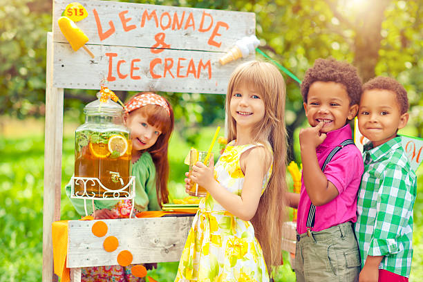 bancarella della limonata e bambini - lemonade stand lemonade waiting in line child foto e immagini stock