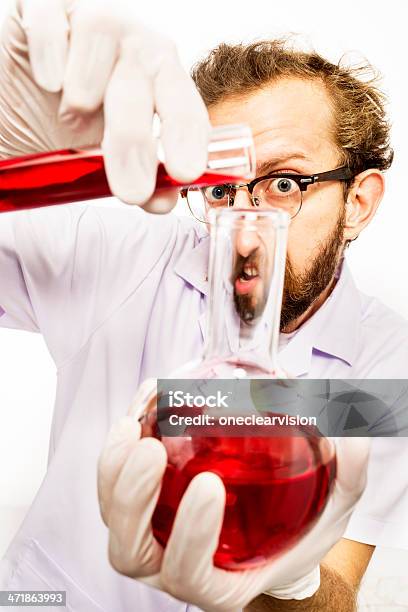 Científico Loco Con Líquido Rojo Foto de stock y más banco de imágenes de Científico - Científico, Raro, Adulto