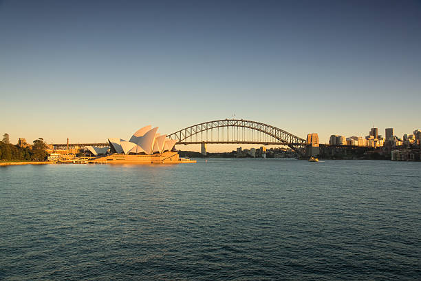 sydney dall'onorevole macquaries punto (alba) - sydney opera house sydney australia opera house bridge foto e immagini stock