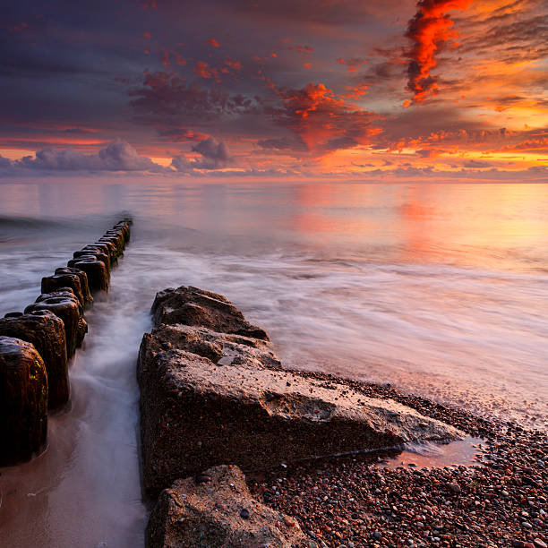 istock Colorful Coastal Sunset on the Baltic Sea Beach 471865664
