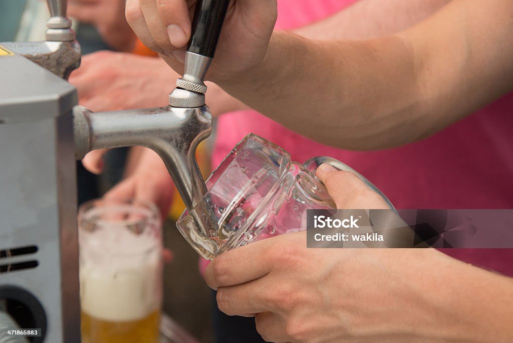 beer Bierzapfen beim Anstich und Bieranstich - Foto stock royalty-free di Alchol