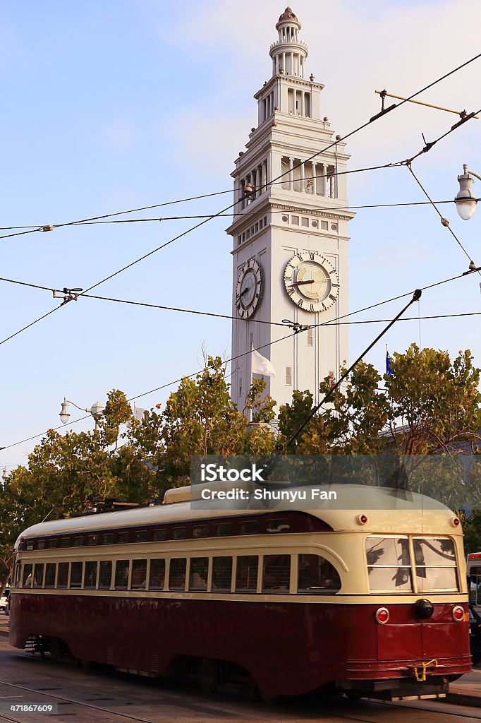 San Francisco: Zabytkowych tramwaji na ulicy - Zbiór zdjęć royalty-free (Powrót do retro)