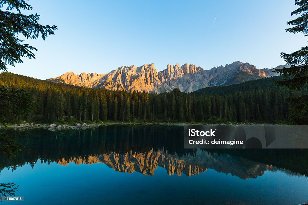 Montanhas Dolomitas Lago Alpino - Royalty-free Alto Adige Foto de stock