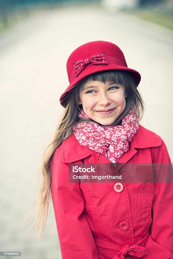 Little girl in red コート - 1人のロイヤリティフリーストックフォト