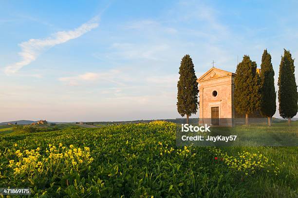 Capela E Casa De Quinta Em Toscana - Fotografias de stock e mais imagens de Agricultura - Agricultura, Amanhecer, Anoitecer