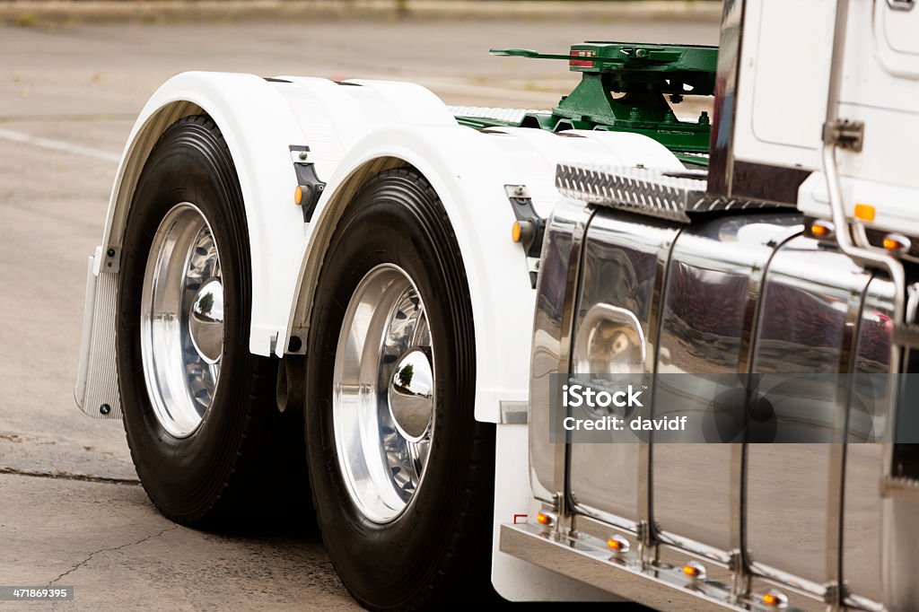 Koła ciężarówki - Zbiór zdjęć royalty-free (Biznes)