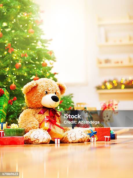Navidad Por La Mañana Foto de stock y más banco de imágenes de Árbol de navidad - Árbol de navidad, Chimenea - Construcción para calentarse, Cuarto de estar