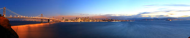 сан-франциско: панорама горизонта super - golden gate bridge bridge night sunset стоковые фото и изображения