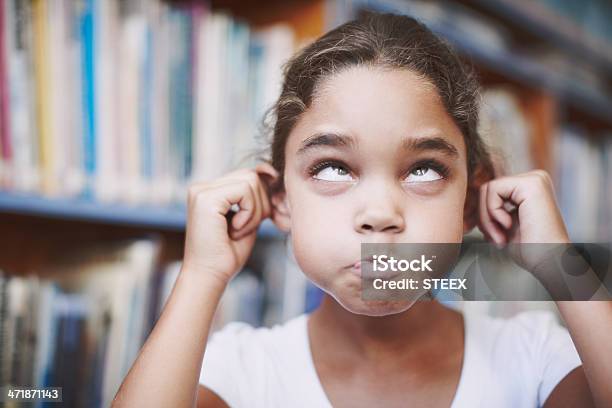 Eis Uma Cara Engraçada Para Si - Fotografias de stock e mais imagens de Orelha - Orelha, Puxar, 10-11 Anos