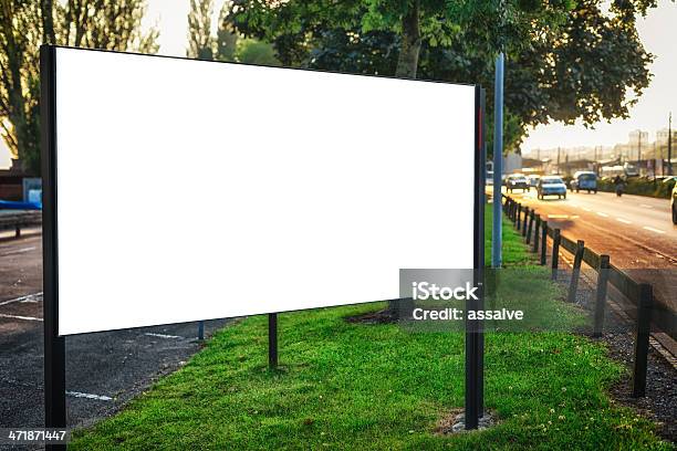 ビルボード看板のサインで早朝の道 - スイスのストックフォトや画像を多数ご用意 - スイス, ポスター, 広告看板