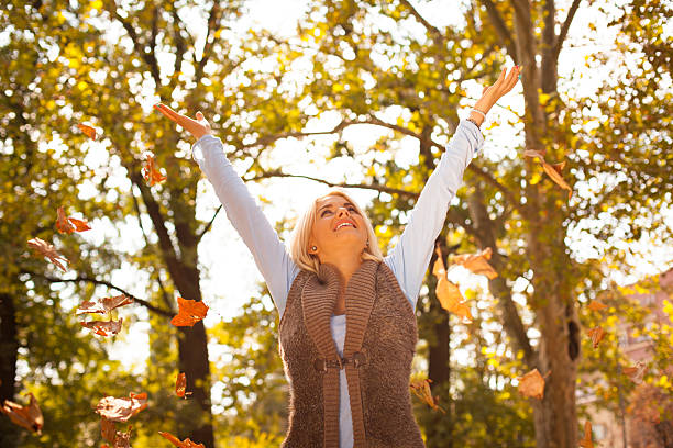 istock Beautiful girl 471871641