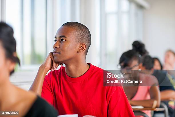 Diversi Studenti Universitari - Fotografie stock e altre immagini di Adolescente - Adolescente, Adolescenza, Adulto