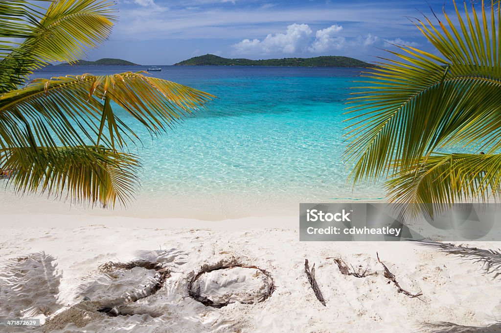 Numéro 2014 écrit dans le sable à la plage dans les Caraïbes - Photo de 2014 libre de droits