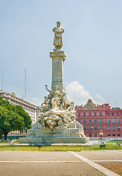 istock Christopher Columbus Monument and Casa Rosada in Buenos Aires 471872813