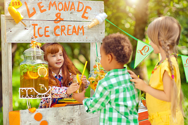 bancarella della limonata e bambini - lemonade stand lemonade waiting in line child foto e immagini stock