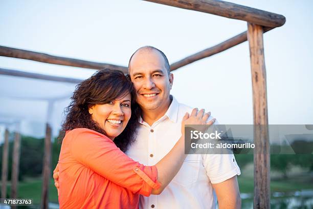 Feliz Pareja Edad Media Foto de stock y más banco de imágenes de Amistad - Amistad, Mexicano, 30-39 años