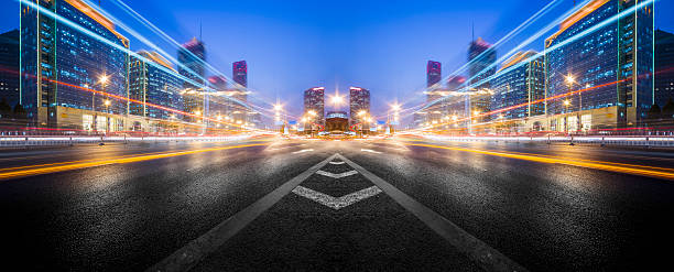 traffico in città di notte - light trail shanghai city street city foto e immagini stock