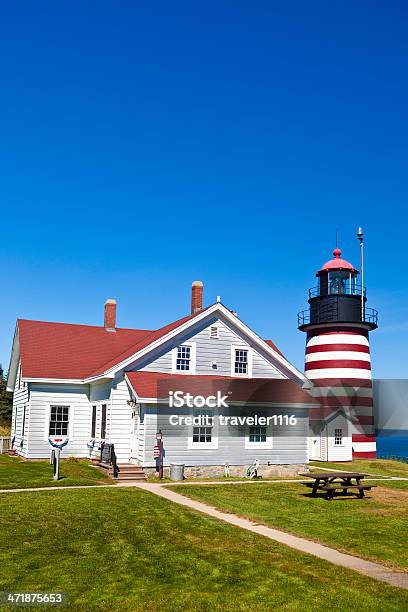 Foto de West Quoddy Head Light Em Maine e mais fotos de stock de Brilhante - Luminosidade - Brilhante - Luminosidade, Casa, Cor Vibrante