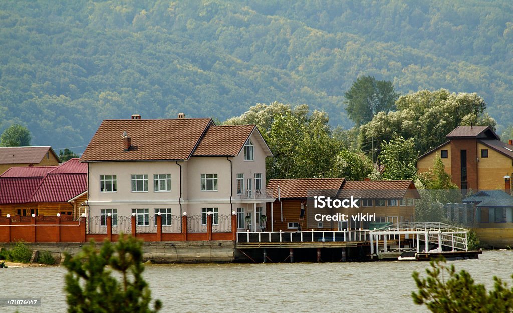 Casas en río Volga - Foto de stock de Agua libre de derechos