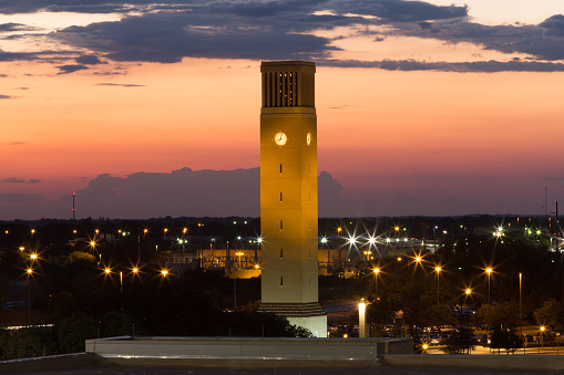 Albritton Bell Tower en crepúsculo photo