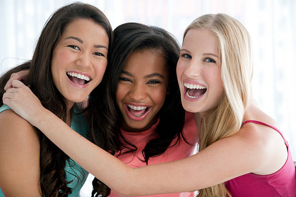 istock Teenage friends 471878327