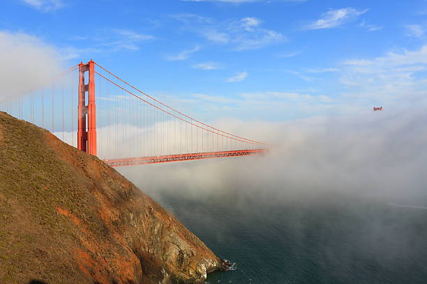 san francisco: golden gate bridge - san francisco county suspension bridge cityscape marin tower stock-fotos und bilder