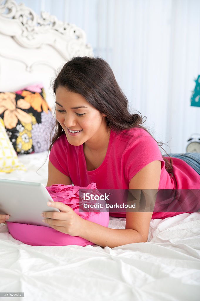 Teen com um tablet digital - Royalty-free Etnia filipina Foto de stock