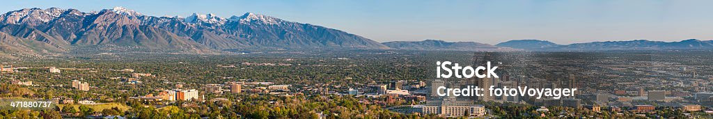 Salt Lake City super al atardecer panorama de un paisaje de la ciudad y de las montañas de Utah - Foto de stock de Salt Lake City libre de derechos