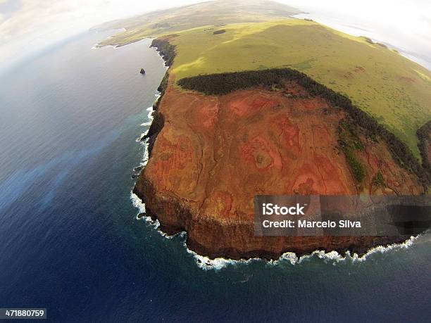 Erosión En Rapa Nui Foto de stock y más banco de imágenes de Deforestación - Desastre ecológico - Deforestación - Desastre ecológico, Erosionado, Acantilado