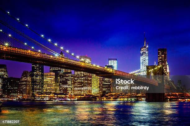 Brooklyn Bridge Z Widokiem Na Centrum Manhattan New York - zdjęcia stockowe i więcej obrazów Architektura