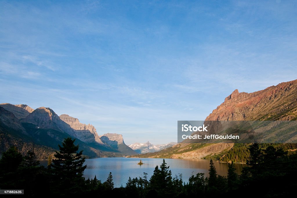 Saint Mary lago e Ilha Wild Goose - Foto de stock de América do Norte royalty-free