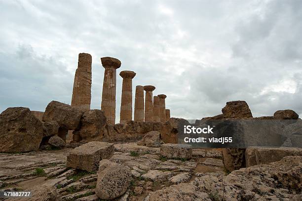 Photo libre de droit de Ruines De Lantique Temple Grec Hercule banque d'images et plus d'images libres de droit de Agrigente