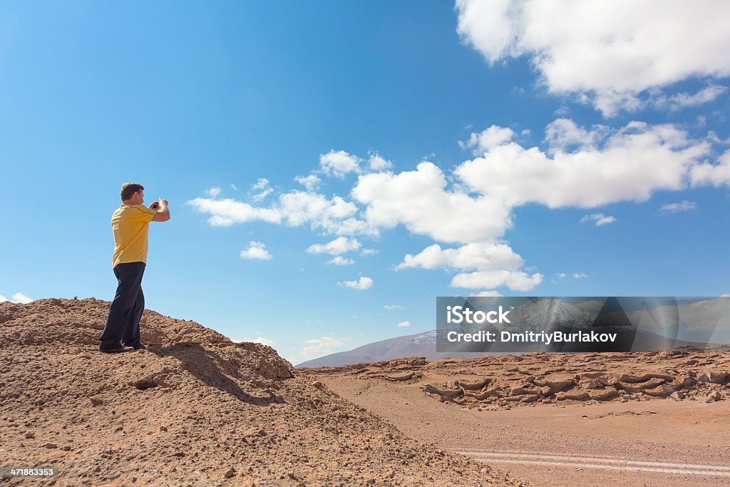 Homme prenant des photos sur l'appareil photo - Photo de Activité libre de droits