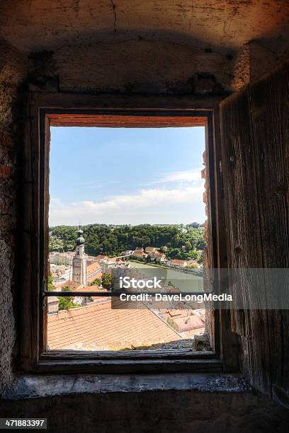 Vista De La Medieval Foto de stock y más banco de imágenes de Marco de ventana - Marco de ventana, Paisaje escénico, Aire libre