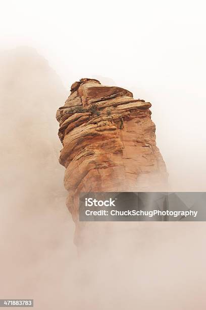 Eroso Rock Canyon Hoodoo Nebbia - Fotografie stock e altre immagini di Affioramento - Affioramento, Ambientazione esterna, Ambiente