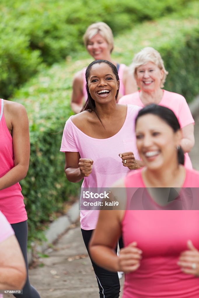 Рак молочной железы Демонстрация - Стоковые фото Женщины роялти-фри