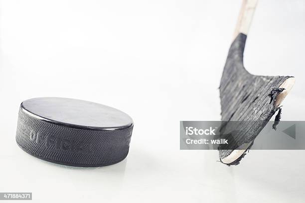 Bastone Da Hockey Puck - Fotografie stock e altre immagini di Attrezzatura - Attrezzatura, Attrezzatura sportiva, Bastone da hockey