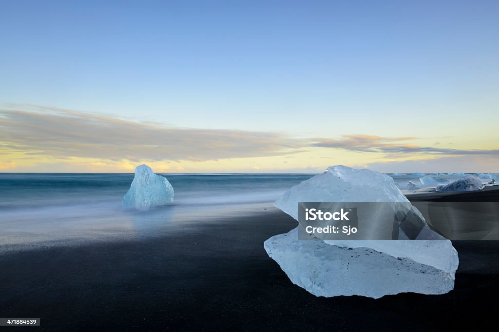 Iceberg sulla spiaggia - Foto stock royalty-free di Acqua