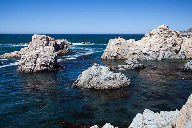 istock Cliff overlooking Big Sur, California 471884637