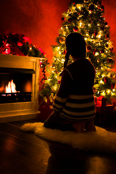 istock Decorated Christmas Tree with Presents and Fireplace 471884865