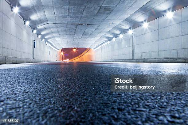 Highway トンネル - アスファルトのストックフォトや画像を多数ご用意 - アスファルト, ローアングル, からっぽ