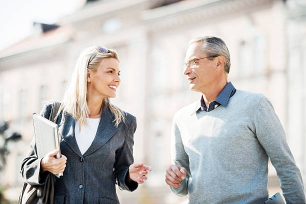 istock Business people communicating outdoors. 471886901