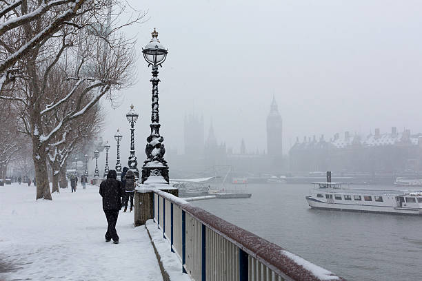 istock Westminster Palace in a snowstorm 471892455