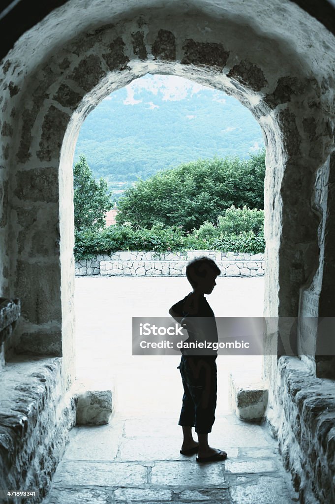 Junge in Church - Lizenzfrei Jungen Stock-Foto